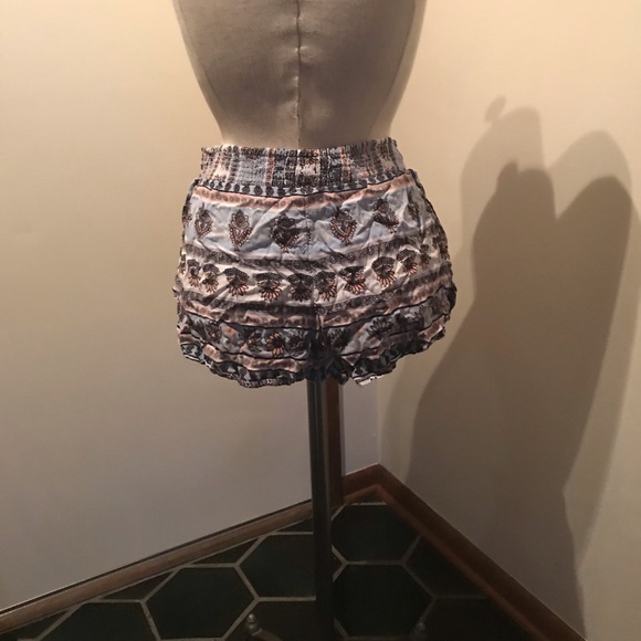 Shorts - Picture 2 of 3